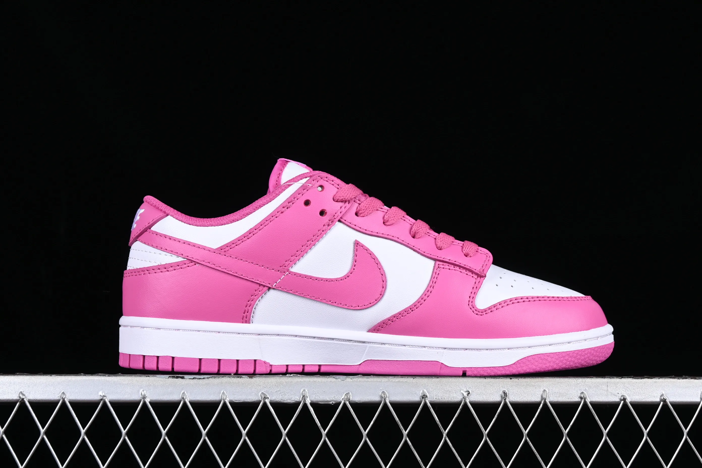 All categories Nk SB Dunk series Nk SB Dunk Low low-top sneakers N version Nk Dunk Low GS "Active Fuchsia" Barbie pink SB low-top casual sneakers FJ0704-100